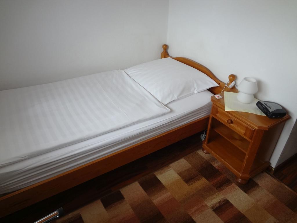 Hotel-Pension Stoeber Jever Bagian luar foto